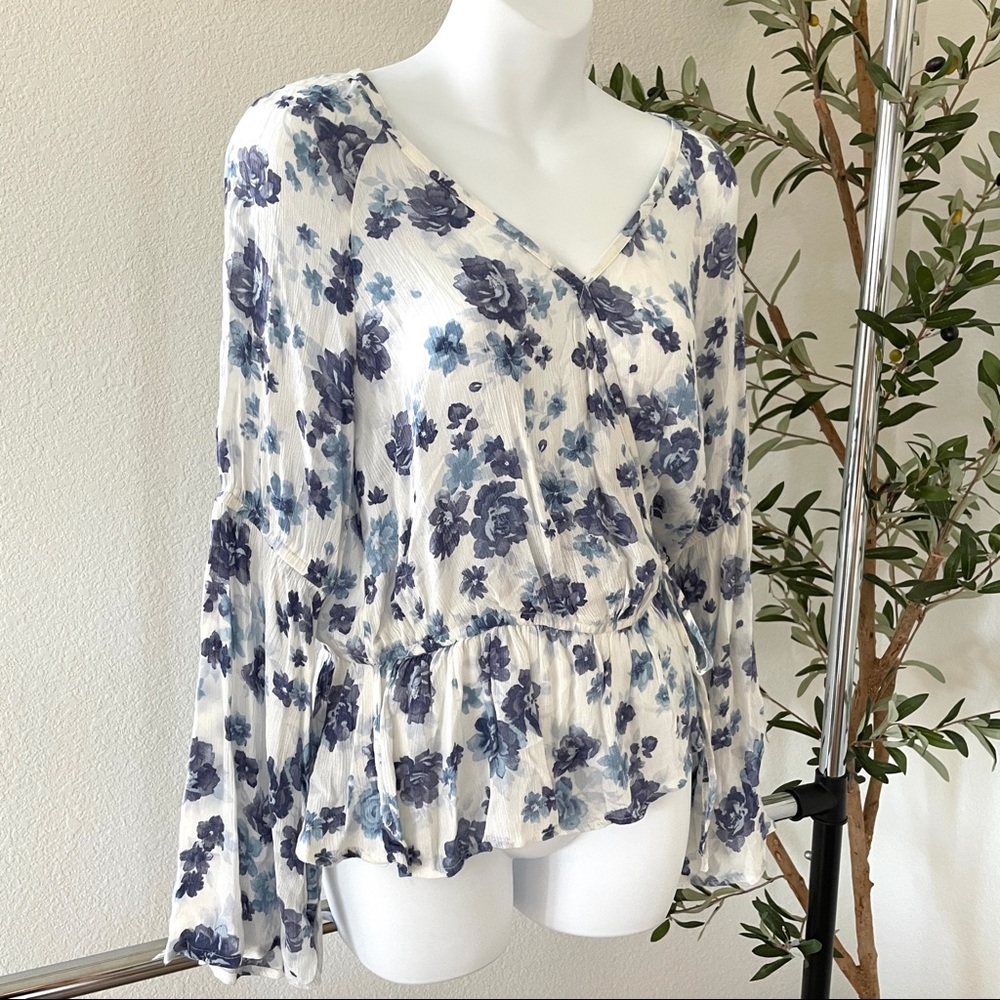 American Eagle Floral Print Bell Sleeve Boho Blouse Top